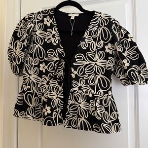 Main Strip Black and White Floral Blouse